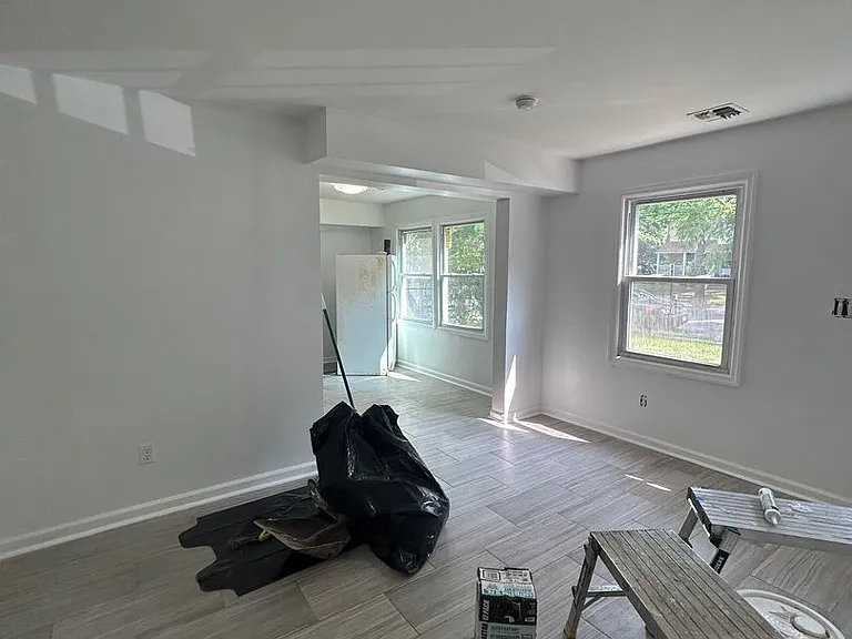 1139 Sewall Ave — Photo 4