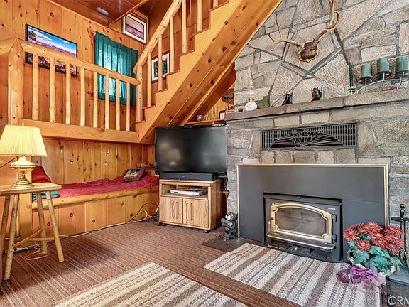 4th image of 18129 Elm Way