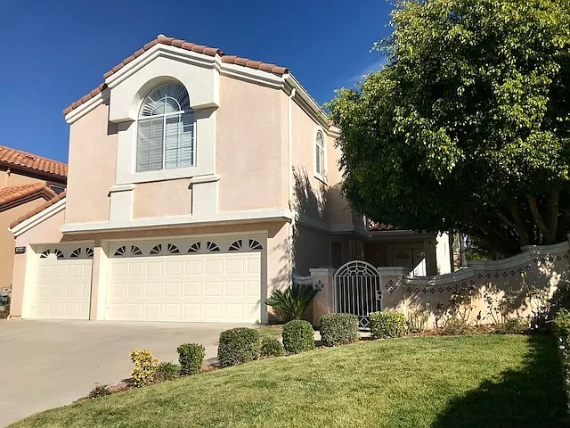 1727 Blossom Ct — Photo 2