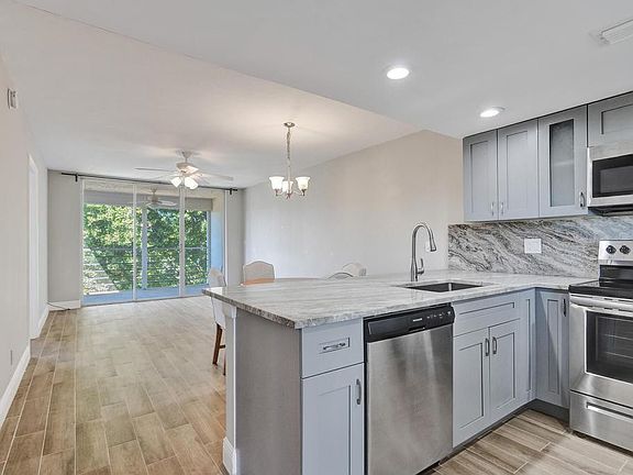 5th image of 9235 Lagoon Place #410