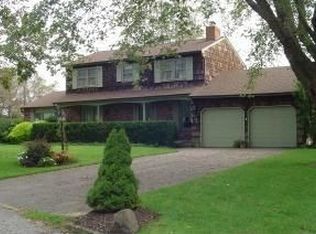 205 Fairharbor Dr, Patchogue, NY 11772
