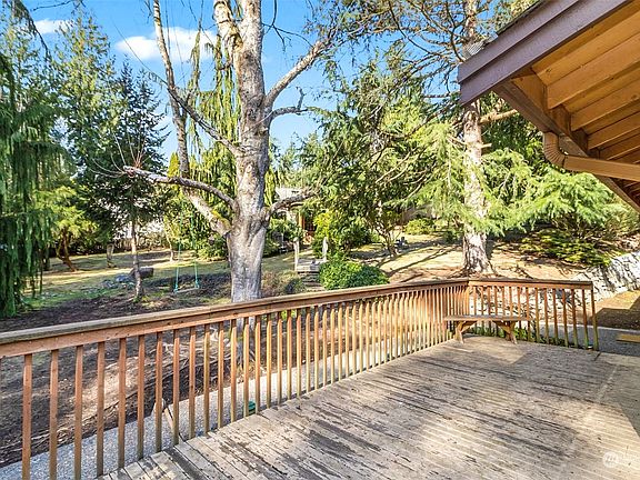 3rd image of 607 Shelter Bay Drive