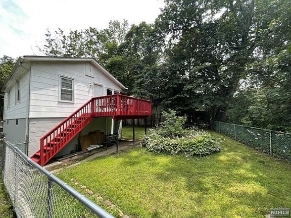 4th image of 119-123 Fayette Ave
