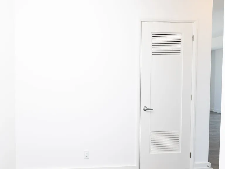 75 James St S #2210 — Photo 2