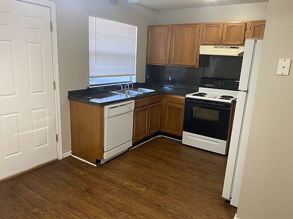 4th image of 1608C Sun Valley Dr