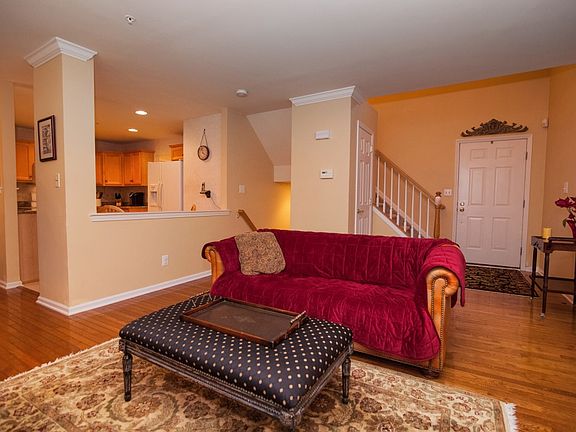 4th image of 58 Lakeview Ct #5-8