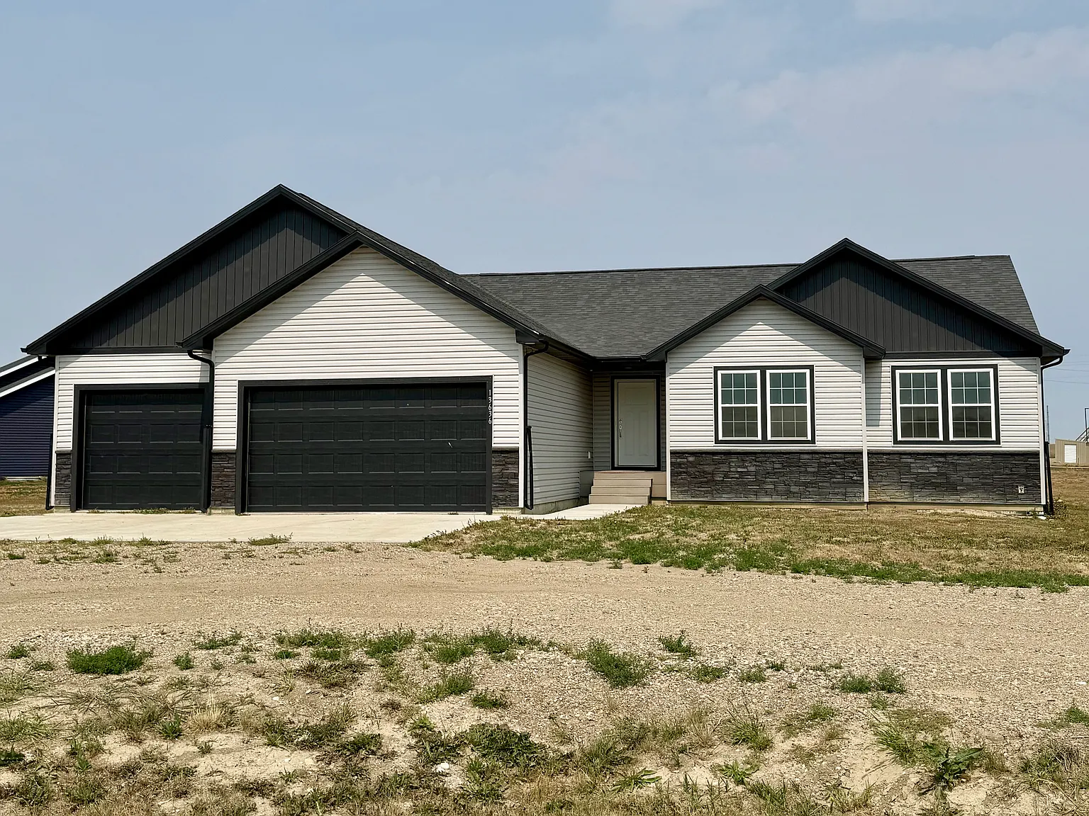 5 bed, 3790 sqft, $3,800 — Photo 2