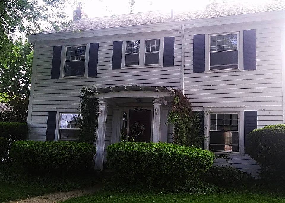  300 W 1st Street 