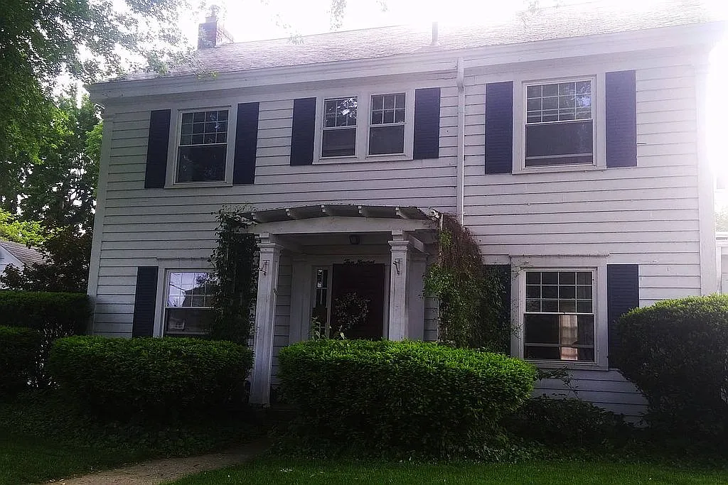 300 W 1st St photo 1
