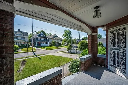 3 bed, 2.5 bath, 2090 sqft, $1,600 — Photo 4