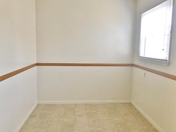 3rd image of 12535 Menlo Ave APT B