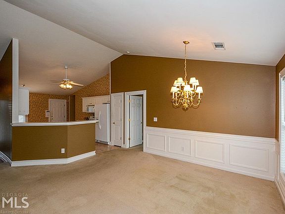 5th image of 1042 Fairmont Park Dr