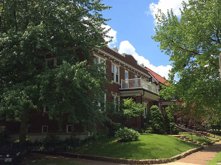 4500 Cleveland Ave #2W — Photo 2