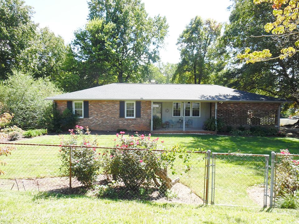 1st image of 7 Pennwood Ln
