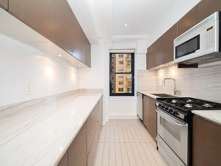 400 E 57th St #3M — Photo 9