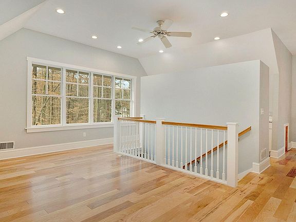 3rd image of 2878 Scenic Dr