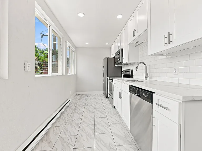 2124 E 17th Ave #5 — Photo 3