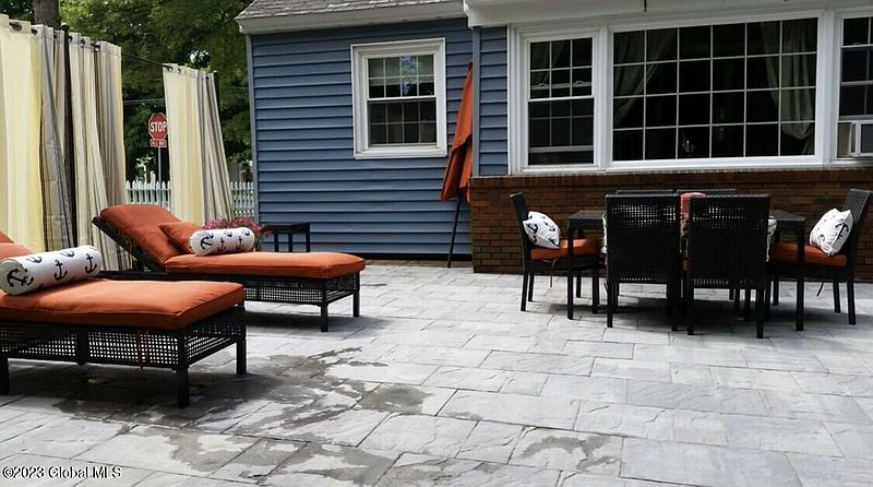 4th image of 18 Jackson Avenue