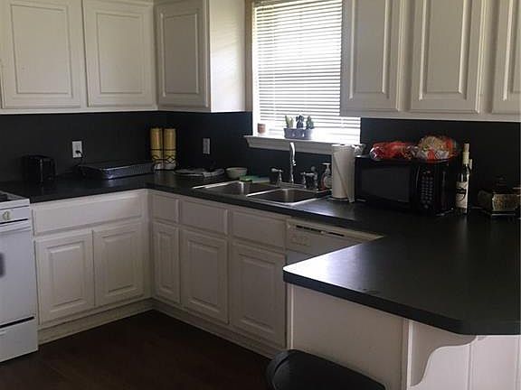 3rd image of 1409 Front Royal Dr