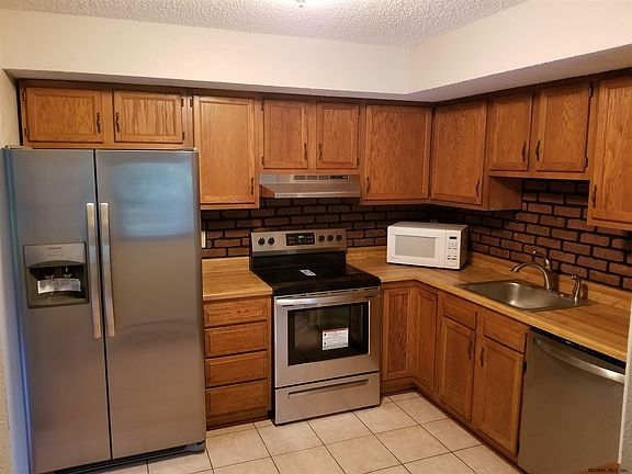 5th image of 11 Lexington Dr