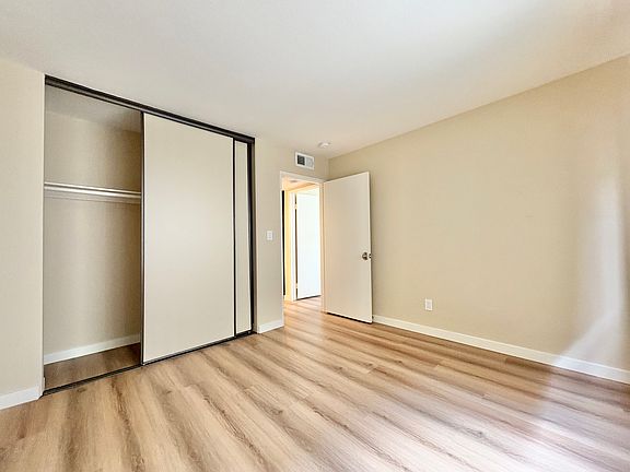 5th image of 14540 Burbank Blvd #5