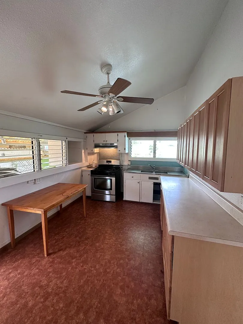 Close To Town With Ocean Views! — Photo 4