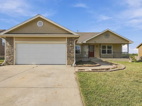 2502 Deer Trl, Junction City, KS 66441