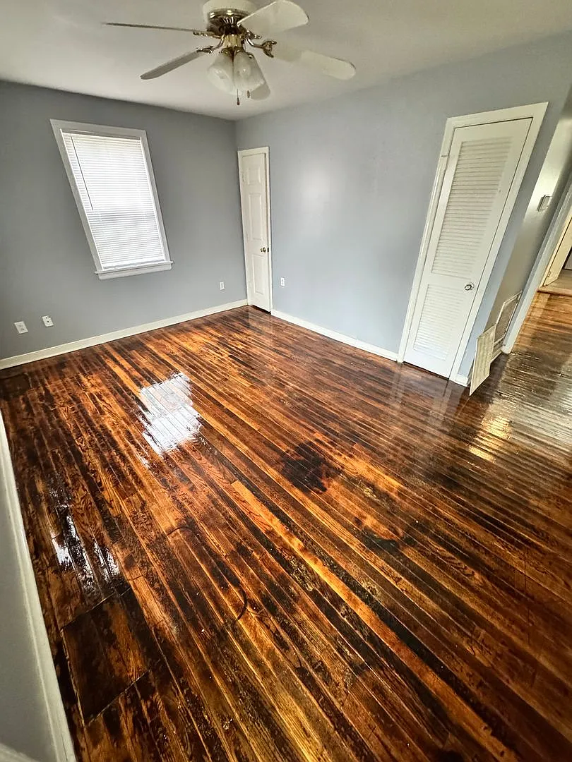 3 bed house in Church Hill! Enjoy big yard, great location, hardwoods, central Ac, and laundry! — Photo 4