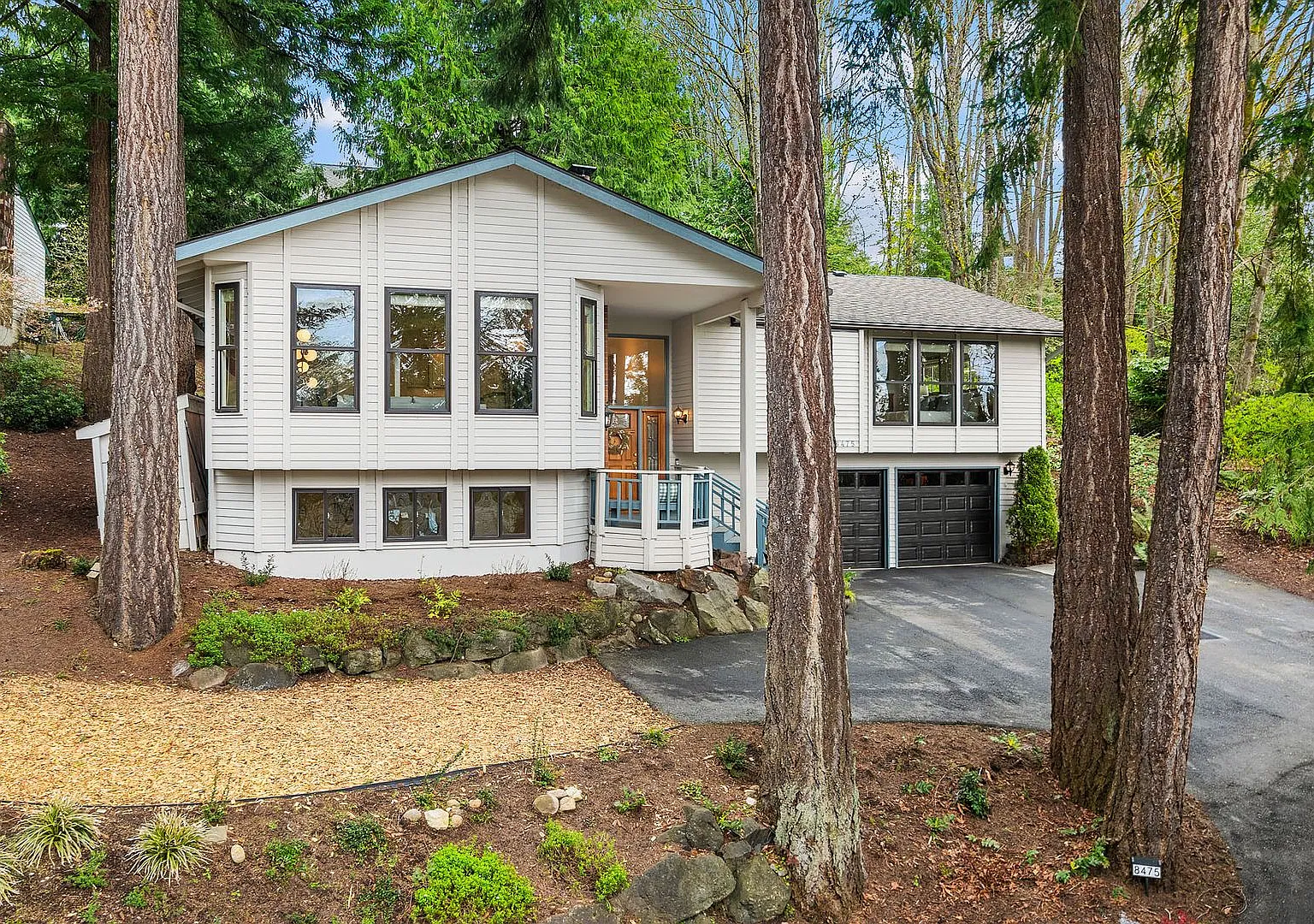 Modern Elegance Meets Island Living! |8475 SE 45th St | Mercer Island, WA 98040 4 Beds | 3 Baths ... — Photo 2
