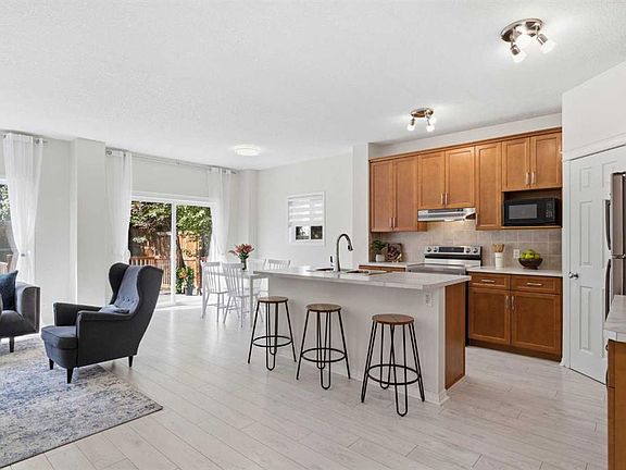 5th image of 124 N Kincora Glen Rd NW