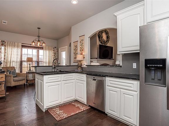 4th image of 4002 SW Hawthorne Pl