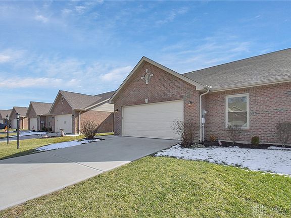 5th image of 722 Villa Ct