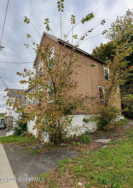 2nd image of 1488 Broadway