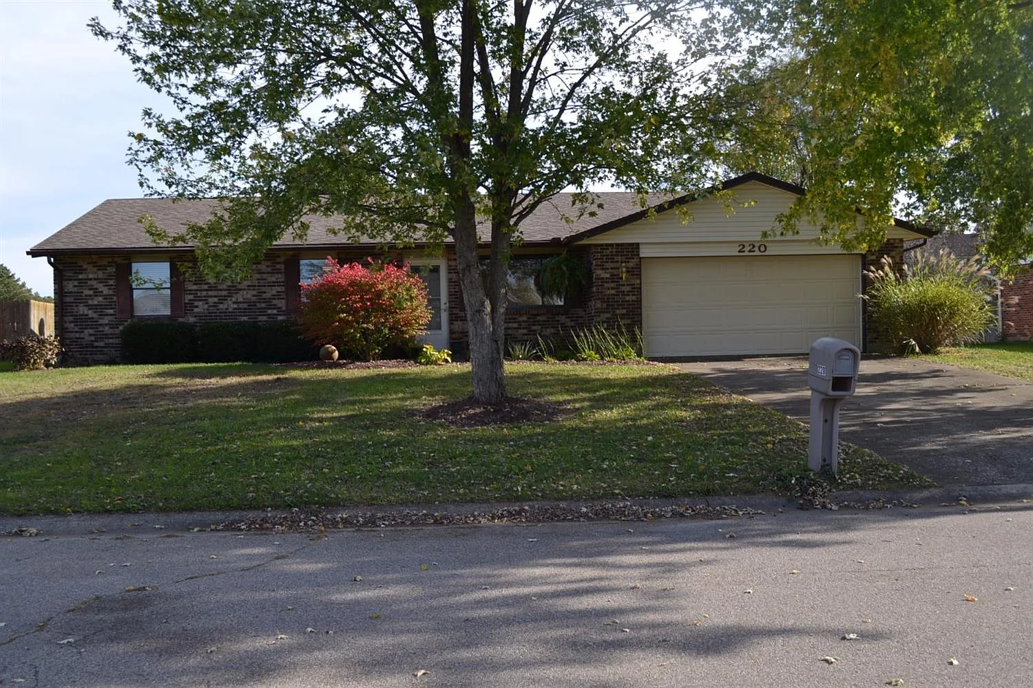 220 Baker Ln photo 1