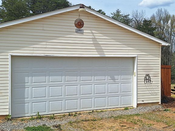 4th image of 719 Adams Rd