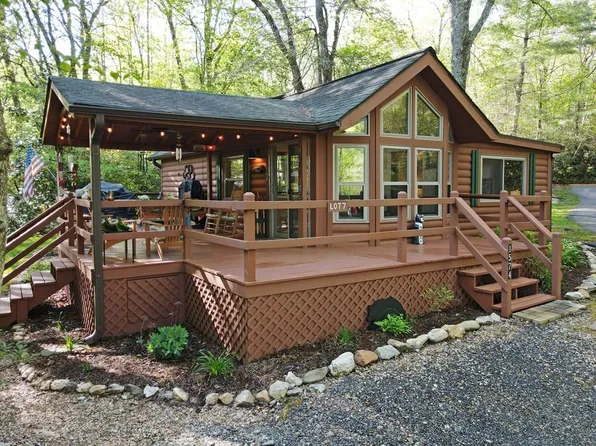 1574 Moccasin Trl, Hiawassee, GA 30546