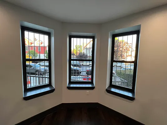 Rented by Delmark Realty LLC | media 14