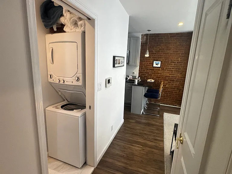 246 10th Ave #4A — Photo 5