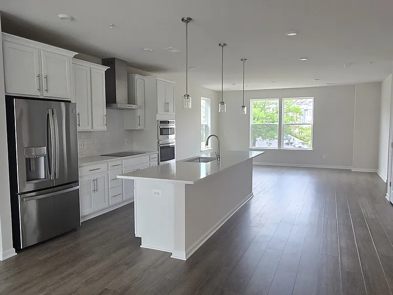 6701 Belcrest Rd — Photo 1