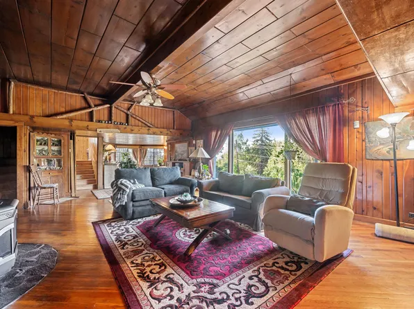 1049 Lakeshore Dr, Klamath Falls, OR 97601