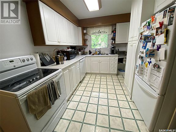 5th image of 236 10th St NE