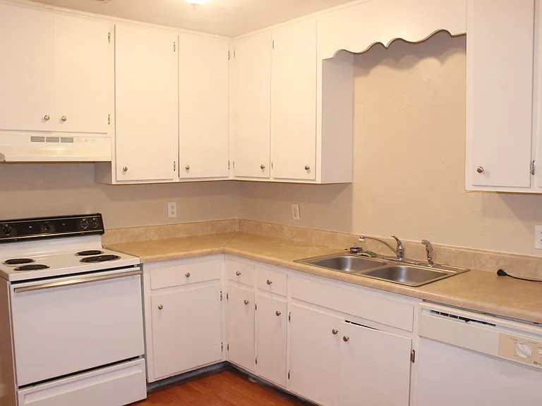 1550 Blountstown St — Photo 5