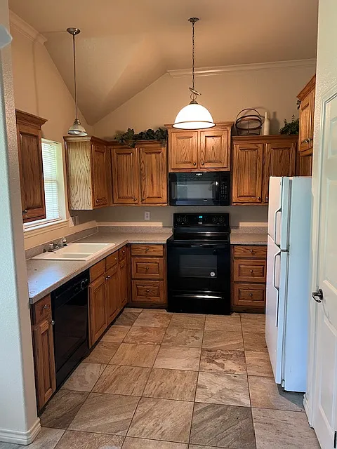 3 bed, 2154 sqft, $2,200 — Photo 3