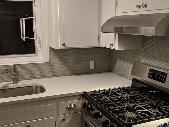 3rd image of 1927 Franklin Pl E Unit A