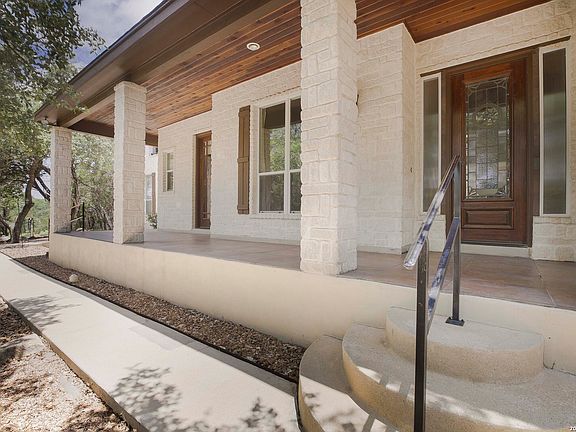 2nd image of 3009 Fallbrook Manor