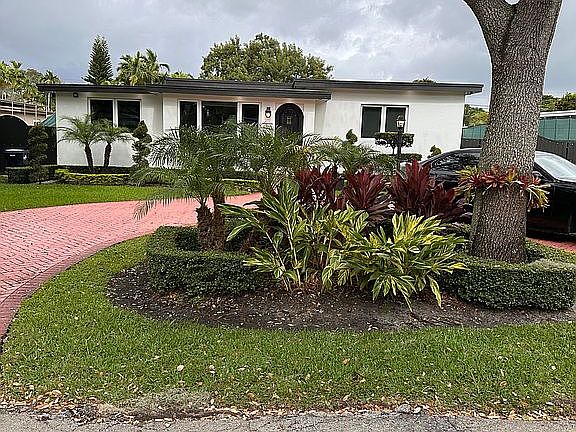 3rd image of 561 Nightingale Ave