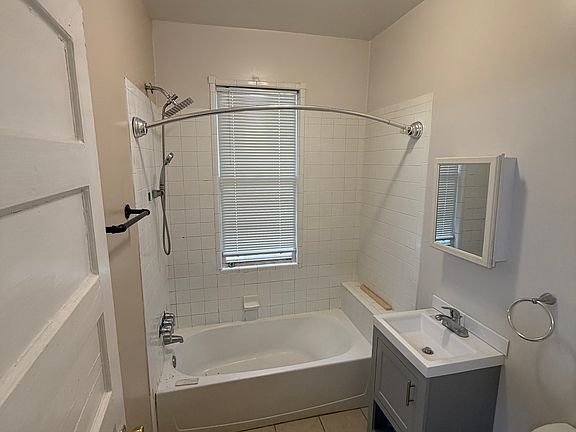 4th image of 439 W Ferry St #201-2