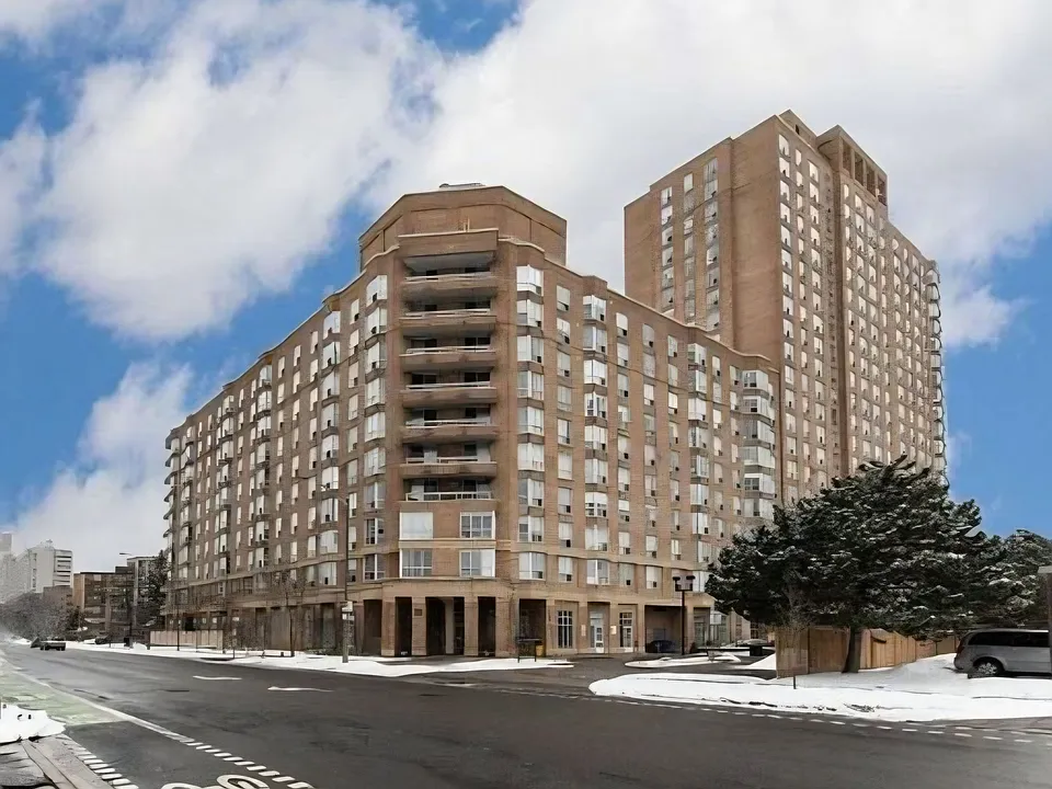 11 Thorncliffe Park Dr #910