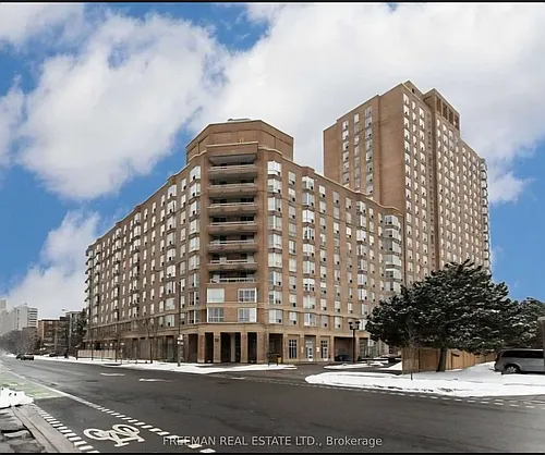 11 Thorncliffe Park Dr #910 Photo 1