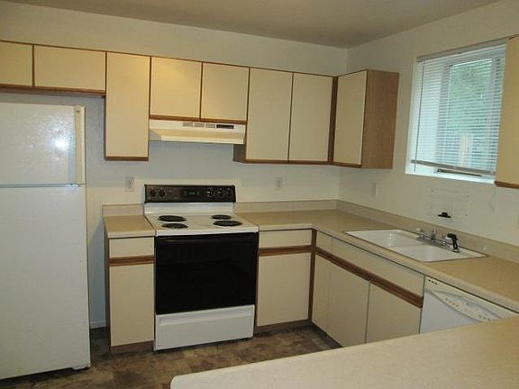 2nd image of 2104 E 14th St APT C
